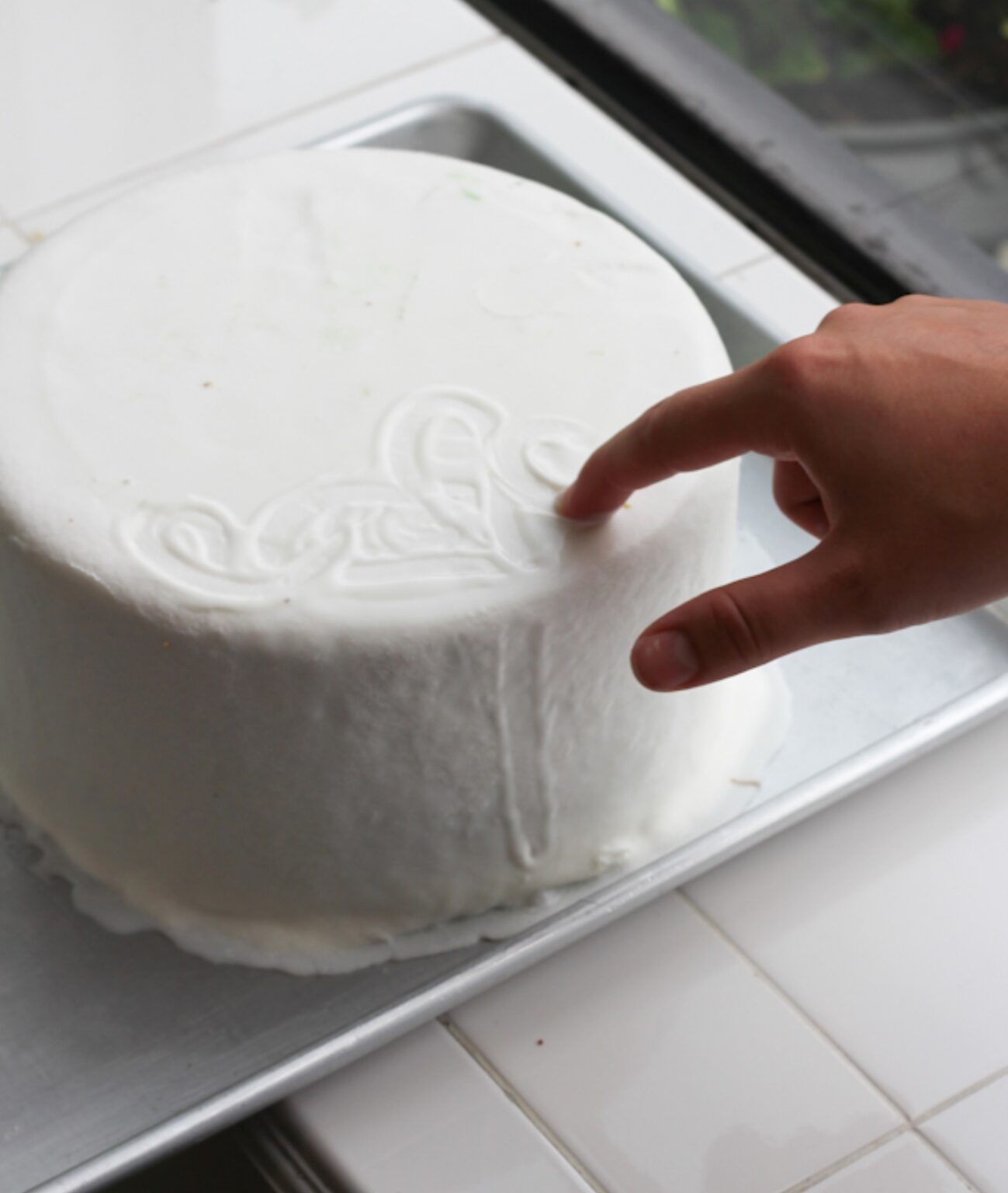 Yes! You Can (and Sometimes Should) Refrigerate Your FondantCovered