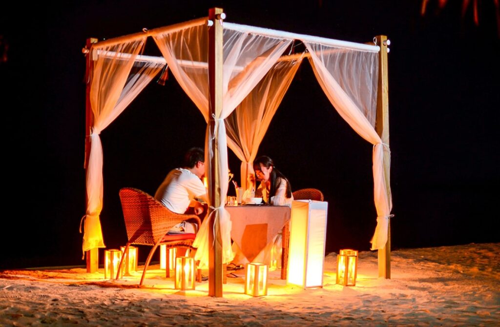 candle lit dinner maldives